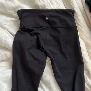Really nice shape Lulu lemon black low rise leggings
